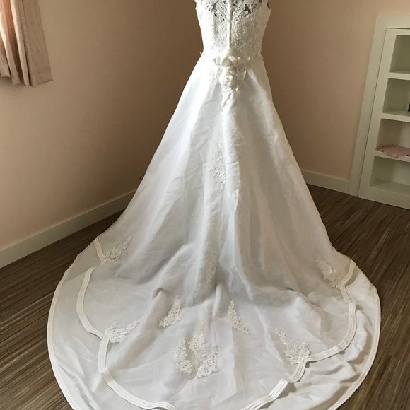 NEW Bridal Dress Cap Sleeve Embellished Satin Bodice Wedding Gown Scallop Train - Picture 6 of 13